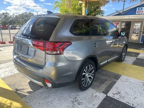 Used 2017 Mitsubishi Outlander ES image 5