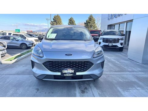 Used 2022 Ford Escape SE image 2
