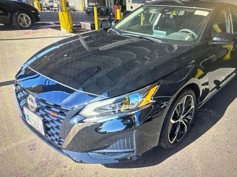 Used 2024 Nissan Altima 2.5 SR FWD image 3
