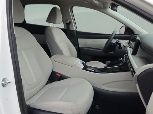 Used 2025 Hyundai Tucson SEL FWD image 16