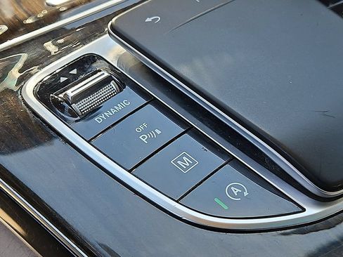 Used 2020 Mercedes-Benz GLC 300 4MATIC image 25