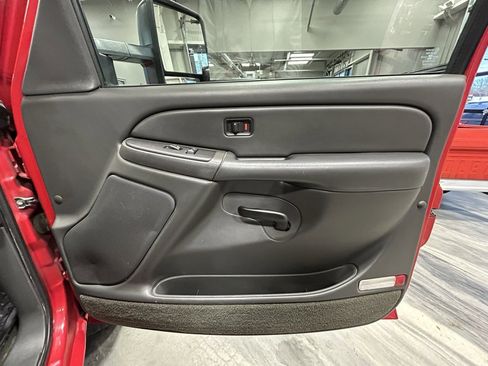 Used 2005 Chevrolet Silverado 2500 LS image 35