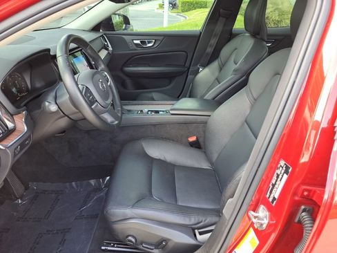 Used 2021 Volvo S60 T5 Momentum w/ Premium Package image 14