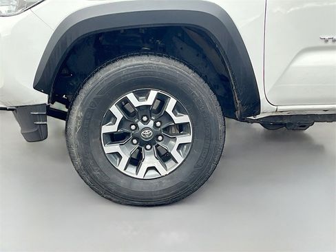 Used 2021 Toyota Tacoma TRD Off-Road w/ Technology Package image 27