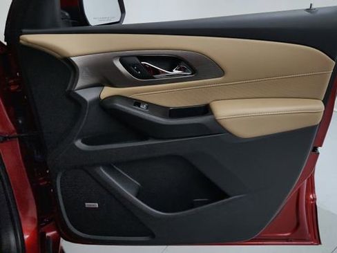 Used 2023 Chevrolet Traverse Premier image 23