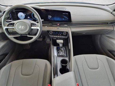 Used 2024 Hyundai Elantra SEL FWD image 15