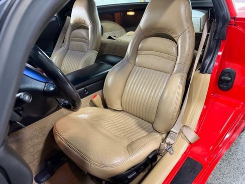 Used 2000 Chevrolet Corvette Base w/ Roof Pkg image 18