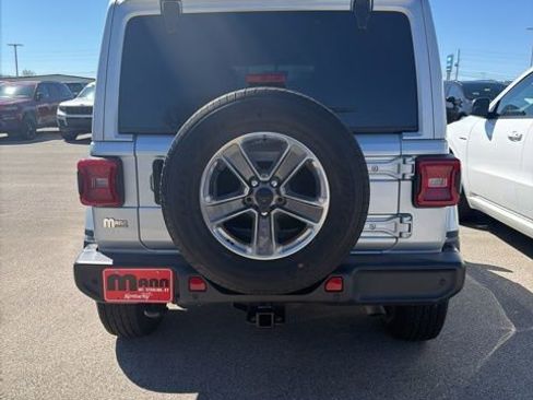 Used 2022 Jeep Wrangler Unlimited Sahara w/ LED Lighting Group AWD/4WD image 10