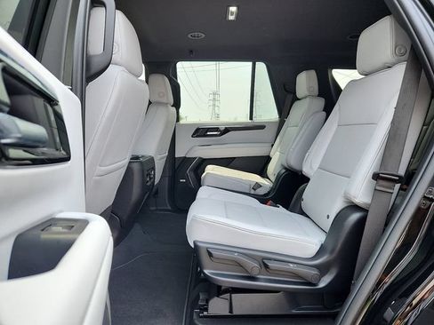 Used 2025 Chevrolet Tahoe Premier AWD/4WD image 6