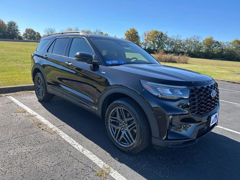 New 2026 Ford Explorer ST-Line w/ ST-Line Street Pack image 1