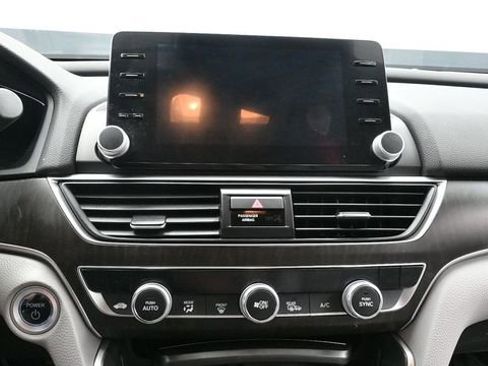 Used 2019 Honda Accord Touring image 17