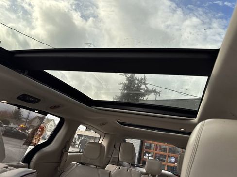 Used 2017 Chrysler Pacifica Limited image 58