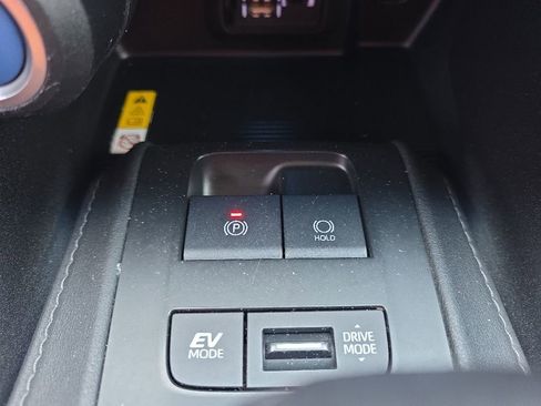 Used 2021 Toyota Venza LE AWD/4WD image 20