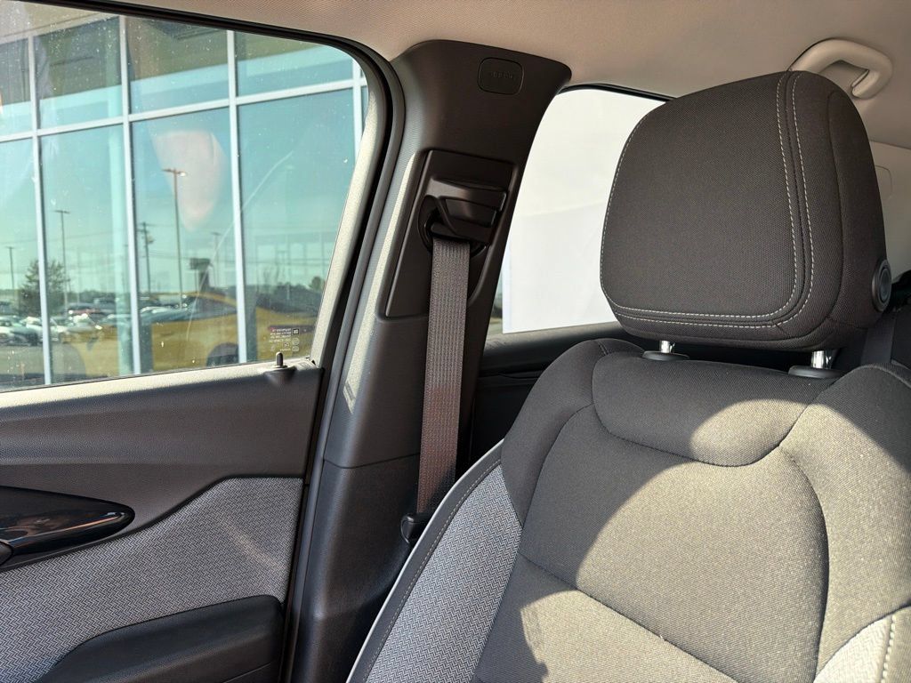 Used 2023 Chevrolet TrailBlazer LT FWD image 24