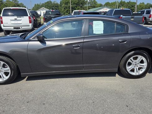 Used 2020 Dodge Charger SXT w/ Leather Interior Group RWD image 3