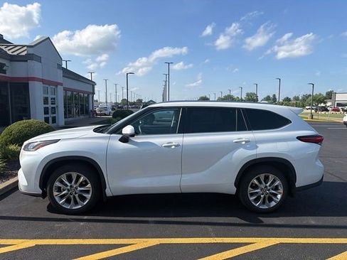 Used 2023 Toyota Highlander Limited AWD/4WD image 3