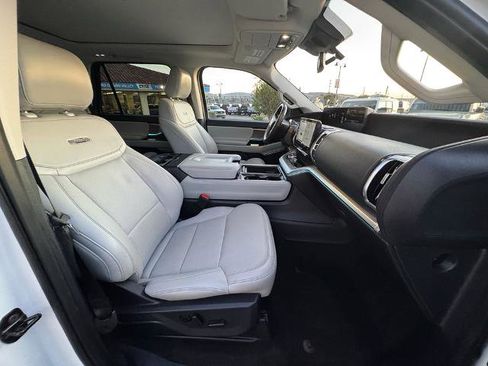 Certified 2025 Ford Expedition Platinum image 28