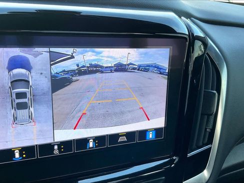 Used 2022 Chevrolet Traverse RS image 25