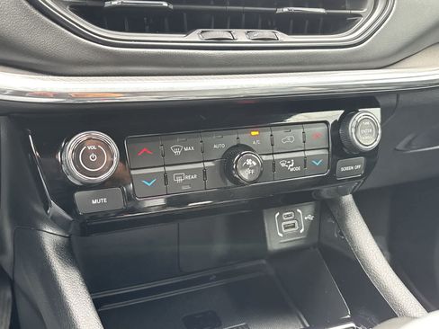 Certified 2024 Jeep Compass Limited w/ Driver Assist Group I AWD/4WD image 24