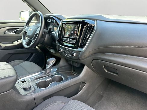 Used 2022 Chevrolet Traverse LT image 9