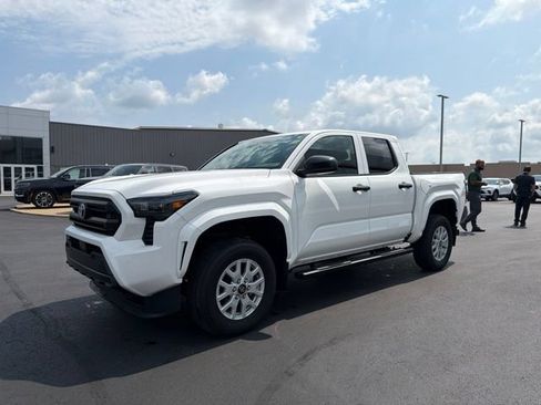 Used 2024 Toyota Tacoma SR AWD/4WD image 3