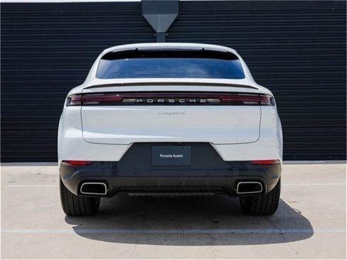 Certified 2025 Porsche Cayenne Coupe AWD/4WD image 6