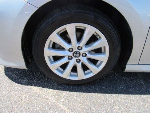 Used 2018 Toyota Camry LE FWD image 8