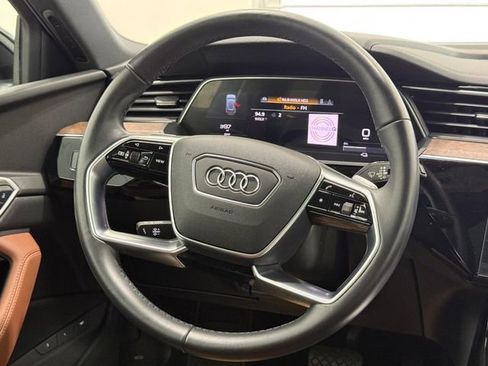 Used 2022 Audi e-tron Premium image 14
