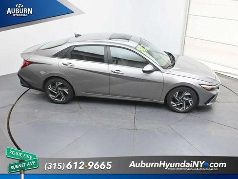 Used 2024 Hyundai Elantra SEL w/ Convenience Package FWD image 30
