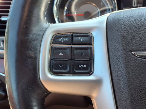 Used 2014 Chrysler Town & Country Limited w/ Luxury Group FWD image 14
