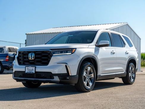 Used 2025 Honda Pilot EX-L image 8