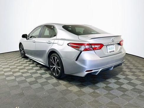 Certified 2018 Toyota Camry SE image 6