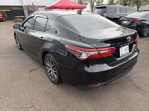 Used 2023 Toyota Camry XLE w/ Navigation Package FWD image 5