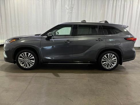 Certified 2025 Toyota Highlander Platinum AWD/4WD image 7