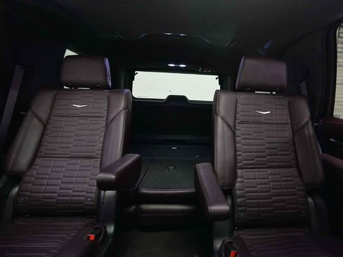 Used 2023 Cadillac Escalade Premium Luxury Platinum AWD/4WD image 9