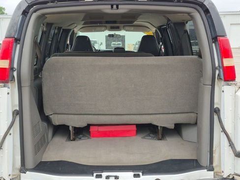 Used 2006 Chevrolet Express 3500 Passenger w/ LT Preferred Equipment Group RWD image 22