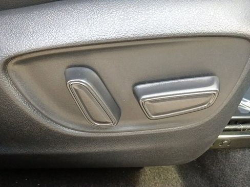 Used 2023 Toyota Highlander L image 35