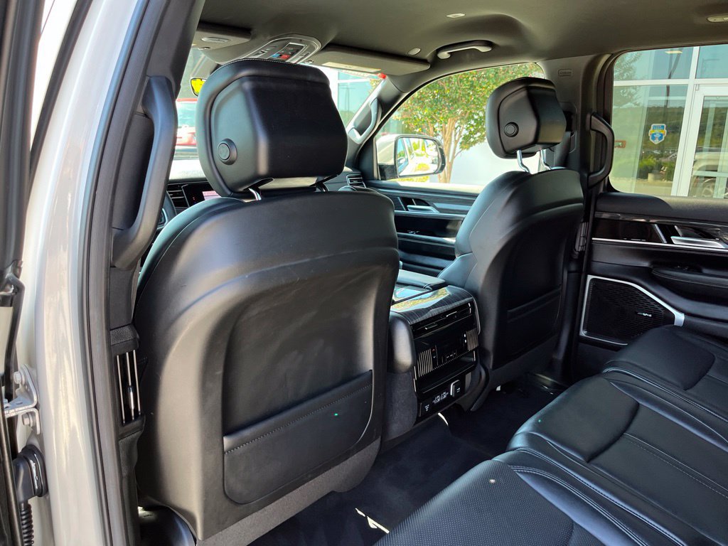 Used 2022 Jeep Wagoneer Series II RWD image 15