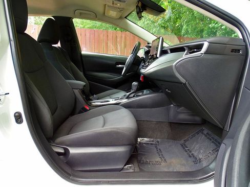 Used 2021 Toyota Corolla LE FWD image 35
