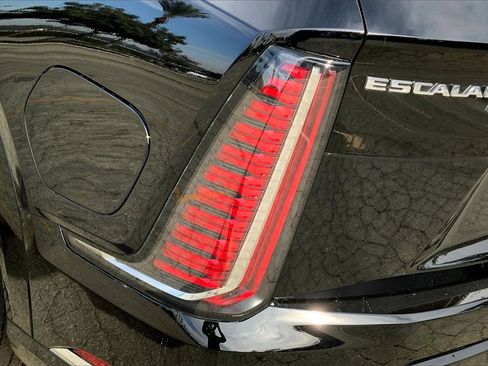 New 2025 Cadillac Escalade IQ Luxury 2 image 15