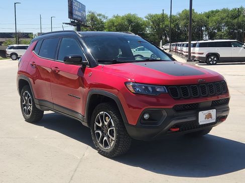 Used 2025 Jeep Compass Trailhawk AWD/4WD image 6