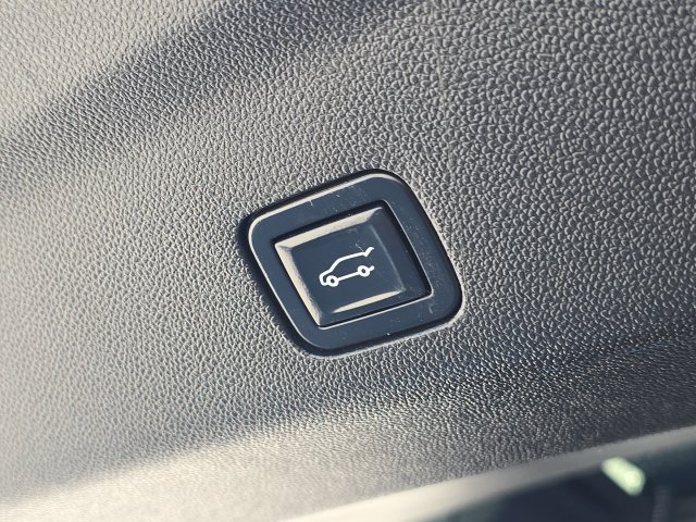 Certified 2023 Chevrolet Suburban Premier AWD/4WD image 13