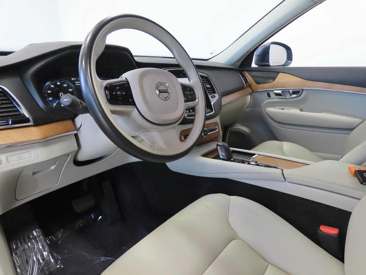 Used 2021 Volvo XC90 T8 Inscription Expression w/ Advanced Package AWD/4WD image 9