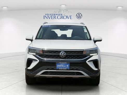 Certified 2023 Volkswagen Taos SE w/ Panoramic Sunroof Package AWD/4WD image 2