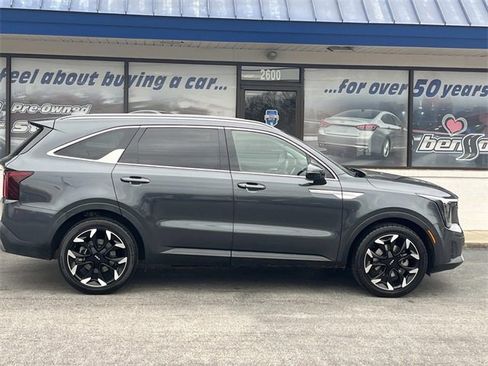 Used 2024 Kia Sorento EX w/ Panoramic Sunroof Package image 7