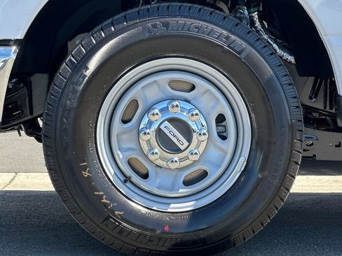 New 2026 Ford F250 XL w/ XL Chrome Package RWD image 21