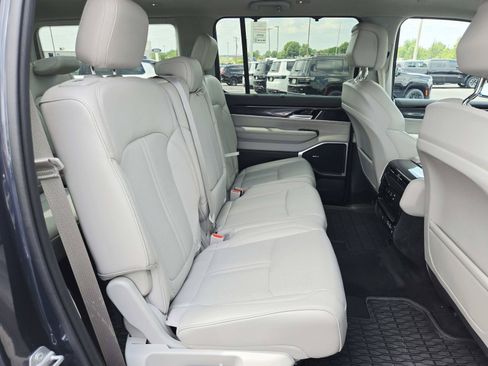 Used 2024 Jeep Wagoneer 4WD w/ Premium Group I image 19