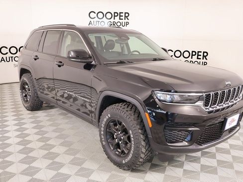 Used 2023 Jeep Grand Cherokee Laredo X image 1