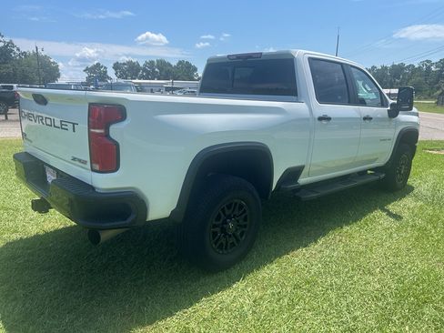 Used 2025 Chevrolet Silverado 2500 ZR2 w/ Technology Package AWD/4WD image 12