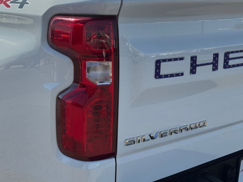 Used 2025 Chevrolet Silverado 1500 W/T w/ WT Value Package AWD/4WD image 26